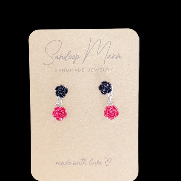 Handmade flower earrings in red and black - Picture 2 of 3